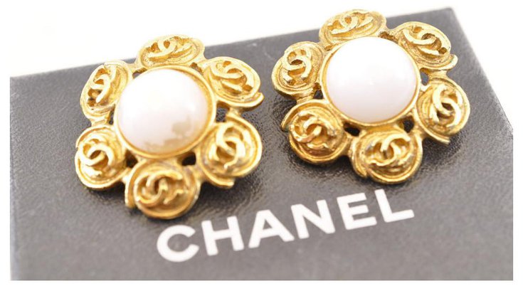 Chanel Clip-on Vintage CC Golden Yellow gold ref.138424 - Joli Closet