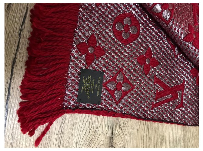 Louis Vuitton Logomania Shine Schals Rot Seide Polyester Wolle ref.183026 - Joli Closet