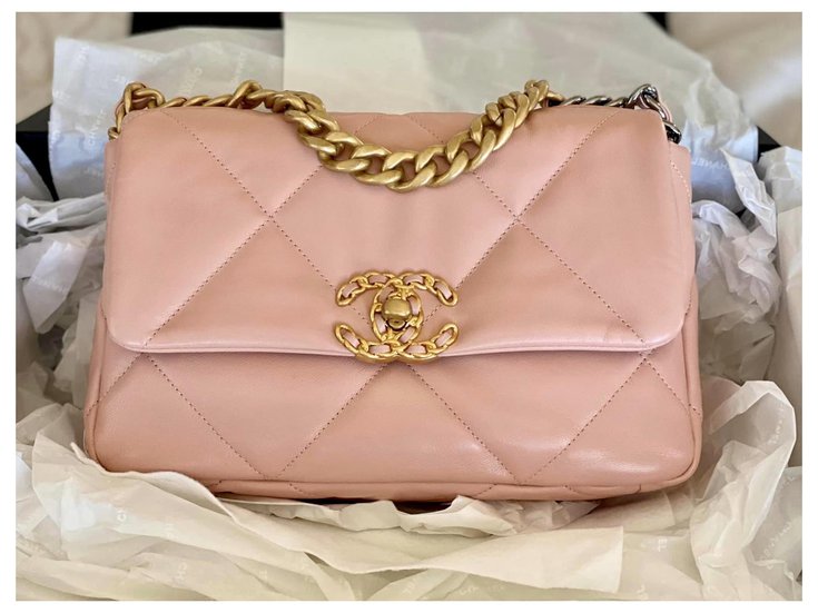 Chanel 19 Bag Small Blush Pink Goatskin 20P Leather ref.191088 - Joli ...