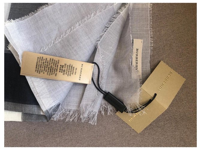 Écharpe Burberry en laine et soie grise ref.224748 Joli Closet