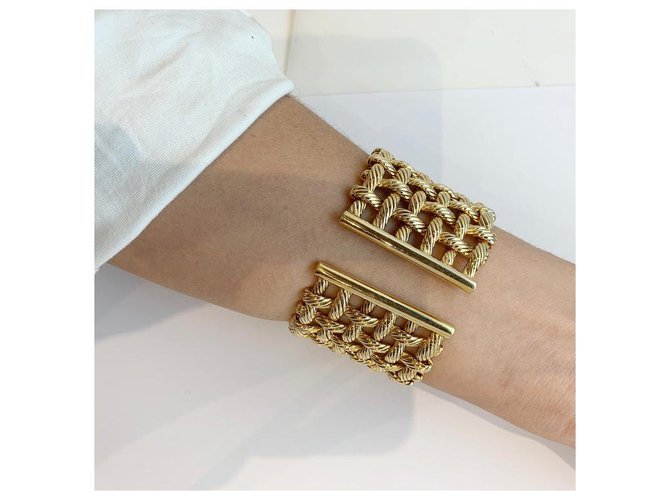 Hermès cuff bracelet in yellow gold. ref.239337 Joli Closet