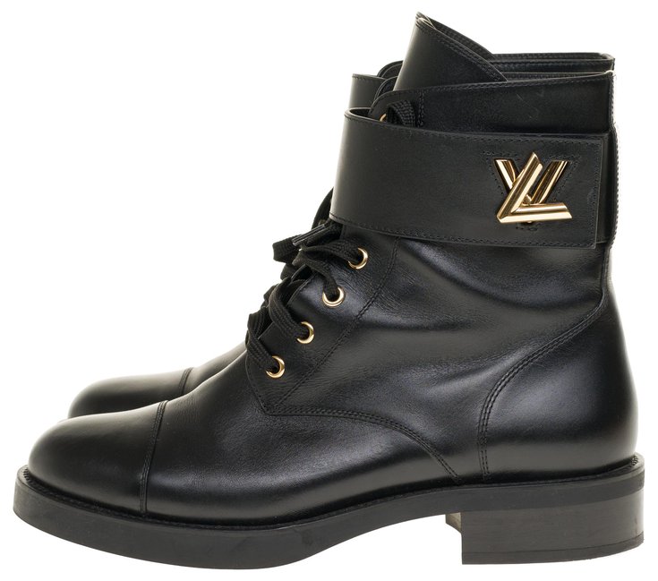 Superb Louis Vuitton Wonderland biker boots in black leather, taille 40 ...