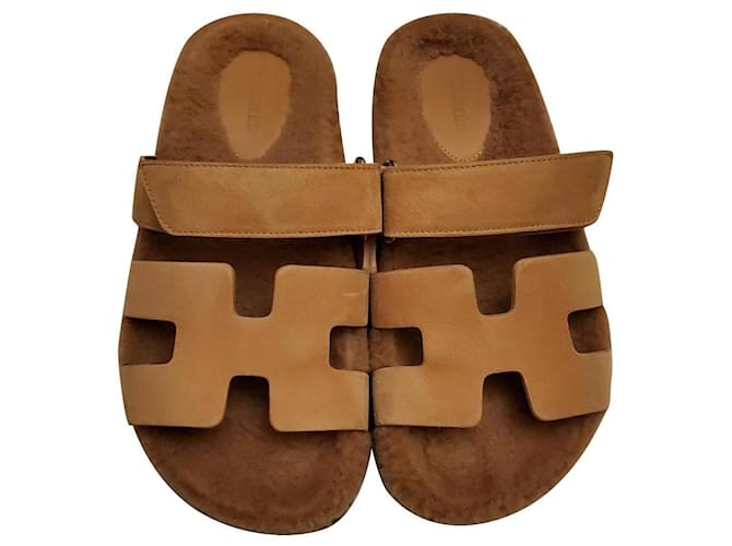 Hermès HERMES CYPRUS SHEARLING FUR SANDALES Pink Beige Caramel Suede ref.382412 Joli Closet