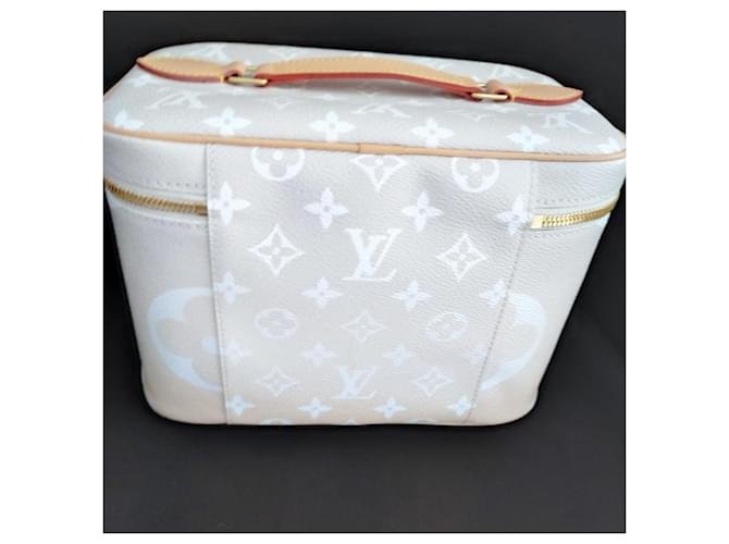 Louis Vuitton BB Nice toiletry bag Multiple colors Synthetic ref.521132