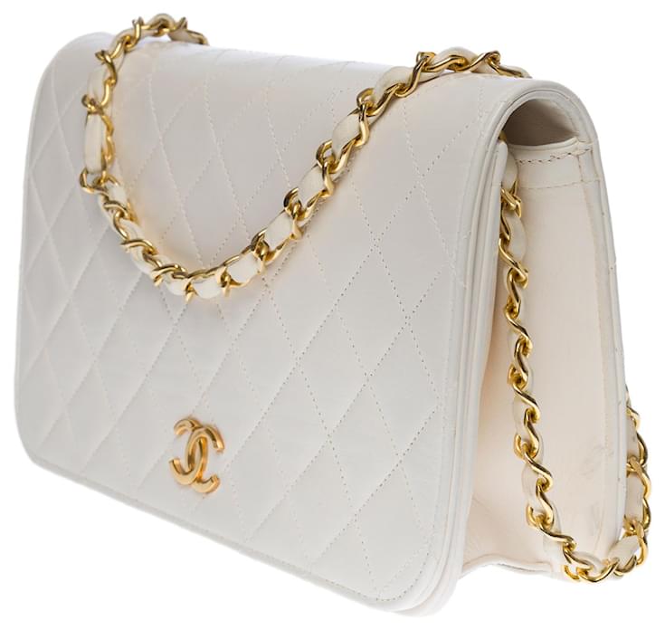 Timeless Magnificent Chanel Classique Full Flap handbag in white ...