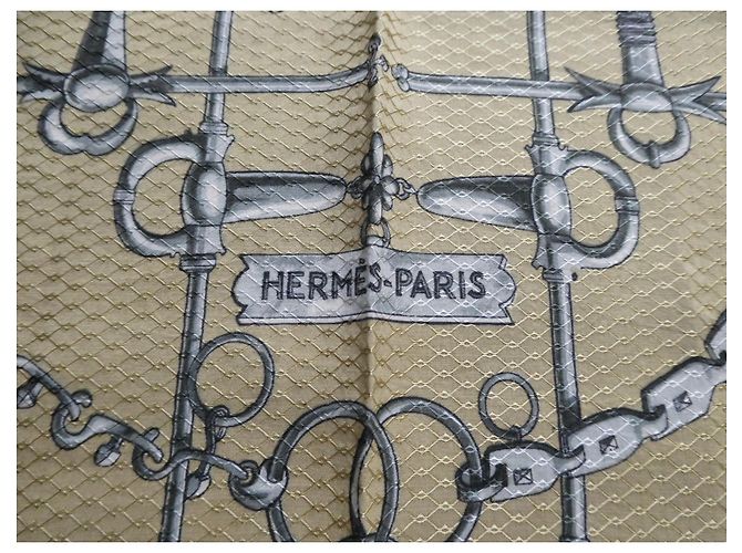 Carré Hermès Vintage En Soie Bleu - Occasion Bon état