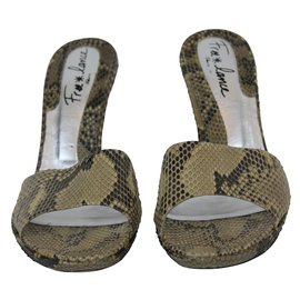 Mules Free Lance en cuir python marron crème Marron Crème