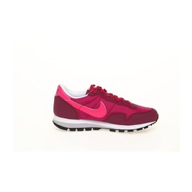 Nike-Sneakers-Pink