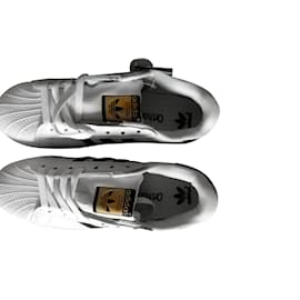 Adidas-Turnschuhe-Weiß