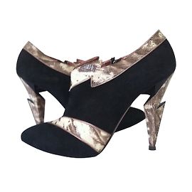 Botas de tornozelo Miu Miu em camurça preta e couro estampado 37,5 Preto