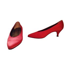 Yves Saint Laurent Pumps aus roter Seide Größe 38 Rot