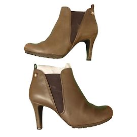 Clarks Ankle Boots Taupe