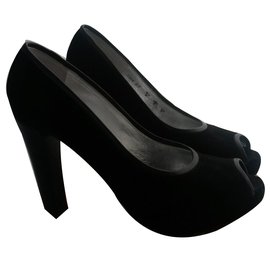 Free Lance-Heels-Black