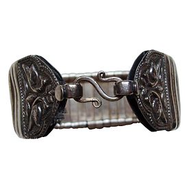 Autre Marque Bracelet large en argent style oriental Argenté