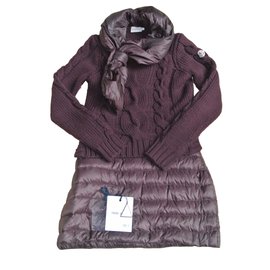 Moncler-Robes-Bordeaux