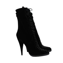 Givenchy-Stiefel-Schwarz