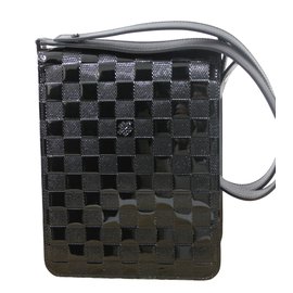 Louis Vuitton-Bolsas-Preto