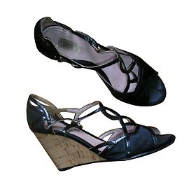Sandali Prada con zeppa in satin e pelle vernita nera Nero