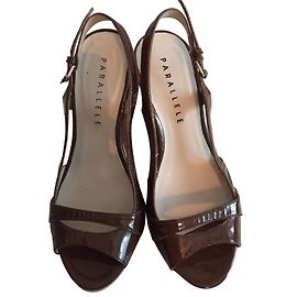 Autre Marque Mules compensées en cuir vernis marron Parallel Marron
