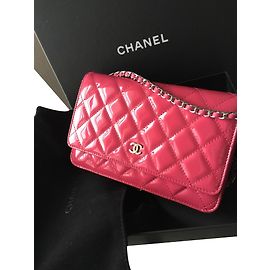 Pochette Chanel cuir rose vernis Rose