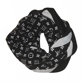 Louis Vuitton-Silk scarves-Black