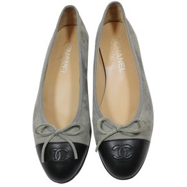 Chanel Sapatilhas de camurça Cinza