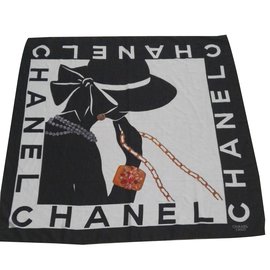Chanel-Sciarpe di seta-Bianco