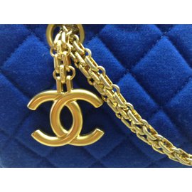 Chanel-Mademoiselle-Blau