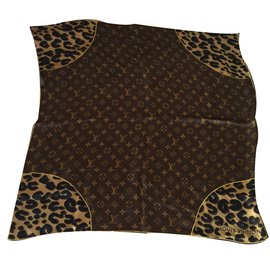 Louis Vuitton-Bufandas de seda-Estampado de leopardo