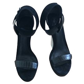 Brian Atwood Braganca Schlangenleder Sandalen Schwarz Schwarz