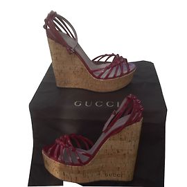 Gucci Cuñas rojas Burdeos
