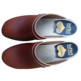 Swedish Hasbeens Clogs Dark red