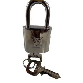 Louis Vuitton-cadeado e chaves-Prata
