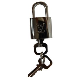 Louis Vuitton-Vorhängeschloss und Schlüssel-Silber