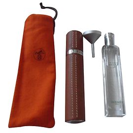 Hermès Spray nômade recarregável Caramelo