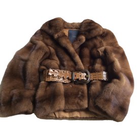 Fendi-Mink-Caramel