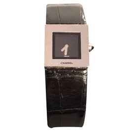 Chanel-Buen reloj-Negro