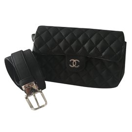 Chanel-Unterarmtasche-Schwarz