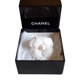 Chanel Camelia-Brosche Weiß