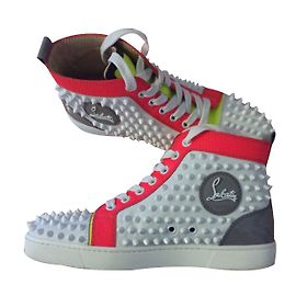 Christian Louboutin Tênis Louis bezerro / Spikes Outro
