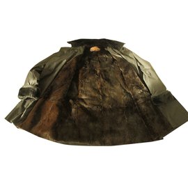 Caban noir Yves Saint Laurent avec doublure en fourrure de loutre Noir