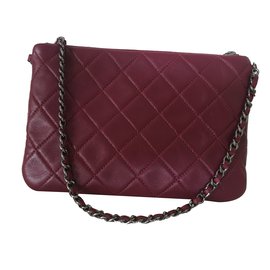Chanel-Bolsa de embrague-Roja,Burdeos