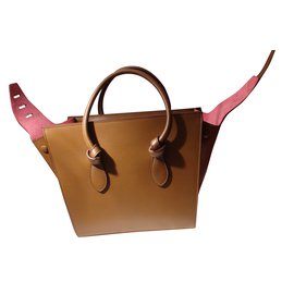 Céline-TIE-Brown