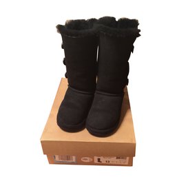 Ugg-Boots-Black