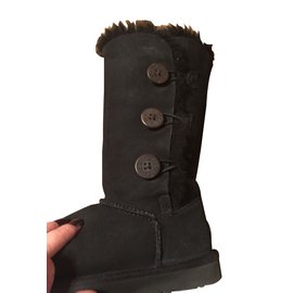 Ugg-Boots-Black