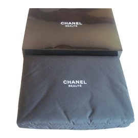 Chanel-Bolsa de maquillaje-Negro