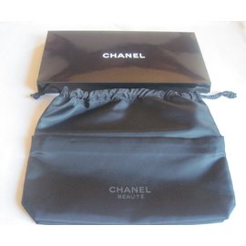 Chanel-bolsa de maquillaje-Negro