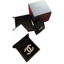 Chanel-Broche-Doré