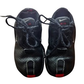 Nike-MAJIKA-Black