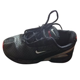 Nike-MAJIKA-Black